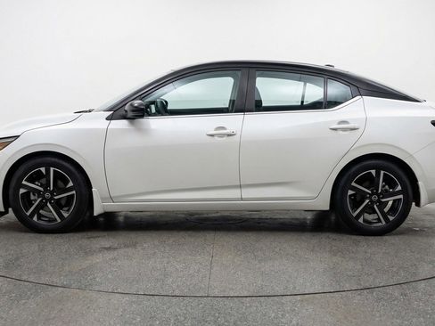 Used 2025 Nissan Sentra SV image 4