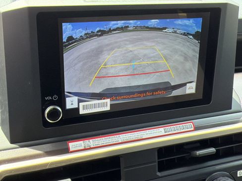 Used 2025 Toyota Tacoma SR5 AWD/4WD image 19
