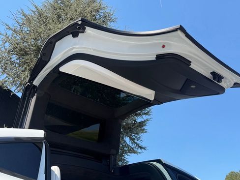 Used 2018 Tesla Model X 100D image 42