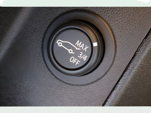 Used 2023 Chevrolet Equinox LS image 33