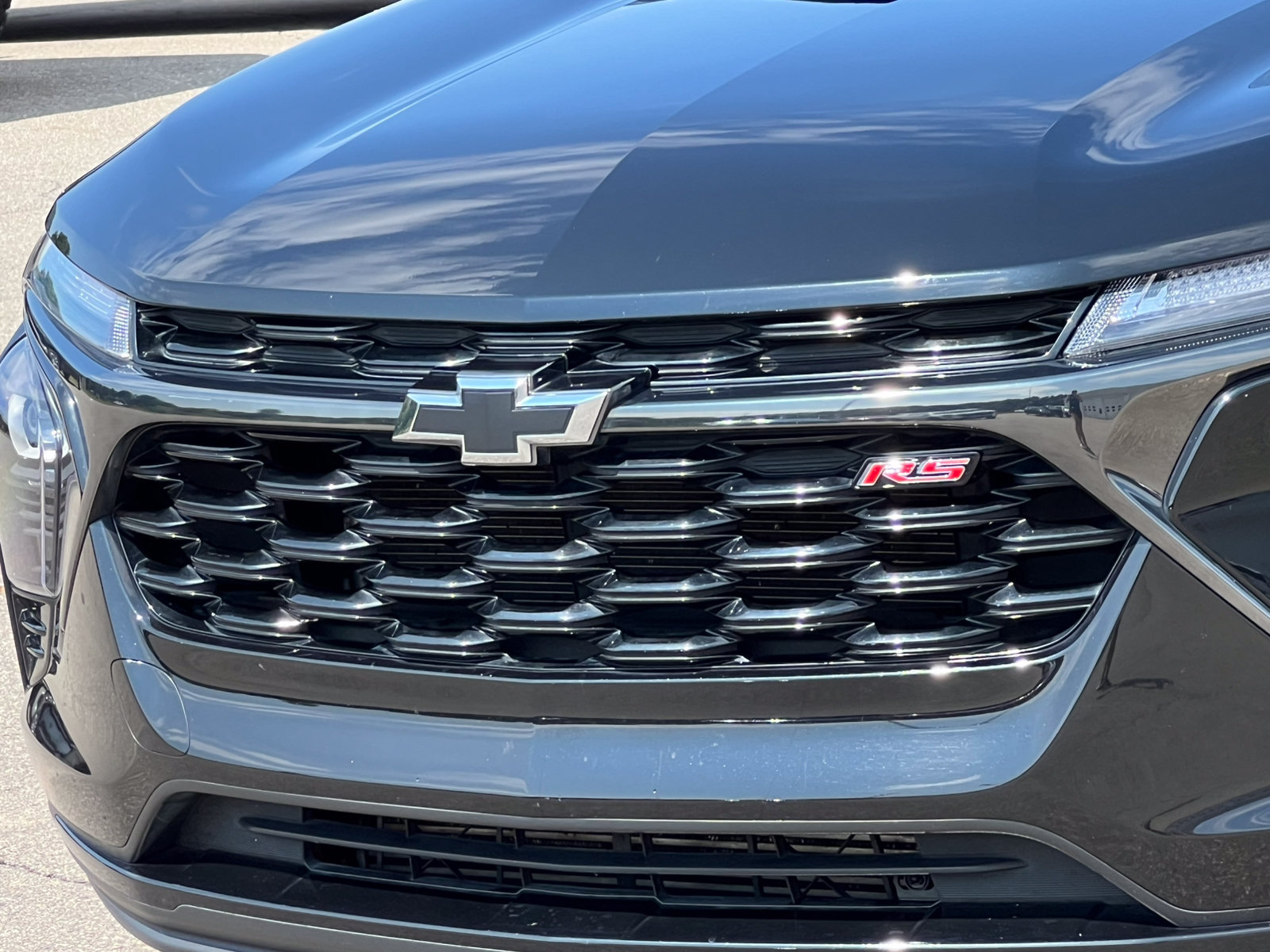 Certified 2024 Chevrolet Trax RS w/ Sunroof Package FWD image 40