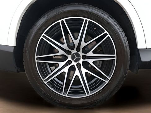 Used 2025 Mercedes-Benz GLC 43 AMG 4MATIC image 33