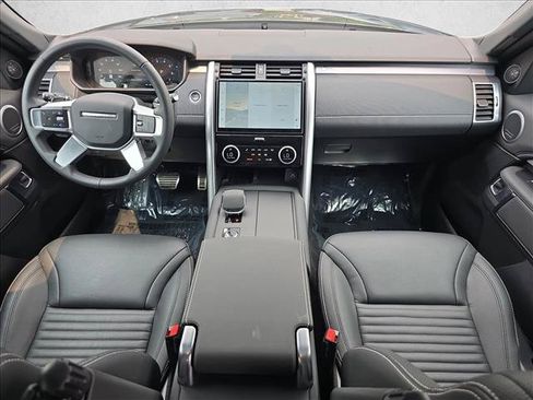 Used 2025 Land Rover Discovery Dynamic SE AWD/4WD image 9