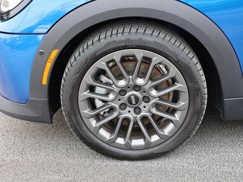 Used 2025 MINI Cooper 2-Door Hardtop image 9