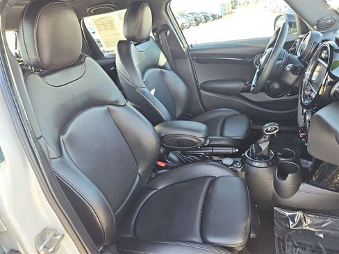 Used 2017 MINI Cooper S image 10