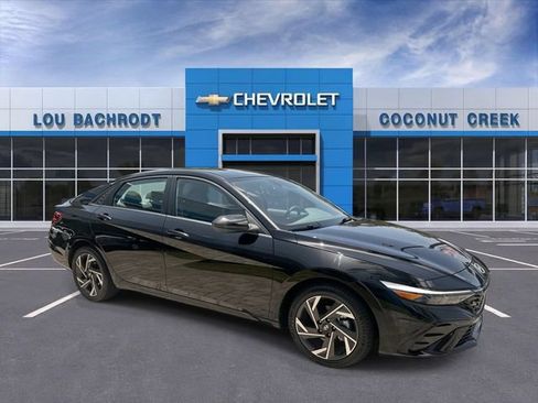 Used 2025 Hyundai Elantra SEL FWD image 2