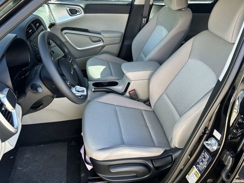 New 2025 Kia Soul LX image 16