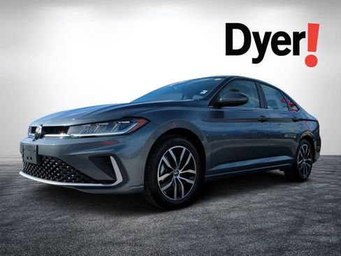 Used 2025 Volkswagen Jetta SE image 8