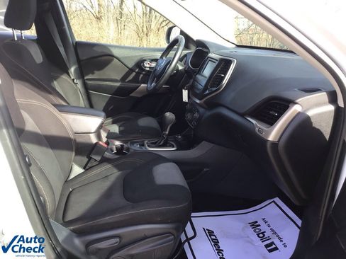 Used 2017 Jeep Cherokee Sport w/ Safety Group image 21