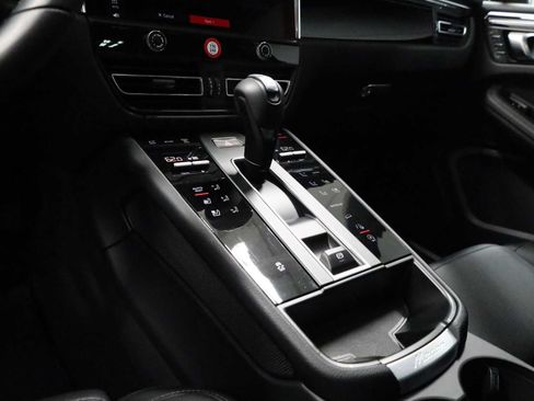 Certified 2026 Porsche Macan AWD/4WD image 29
