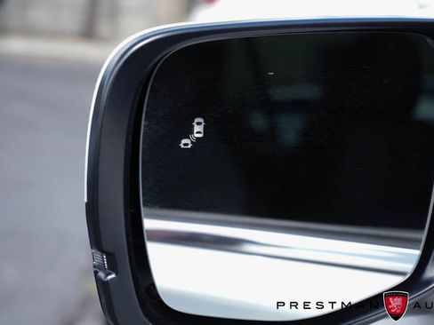 Used 2025 Honda Pilot Touring image 17