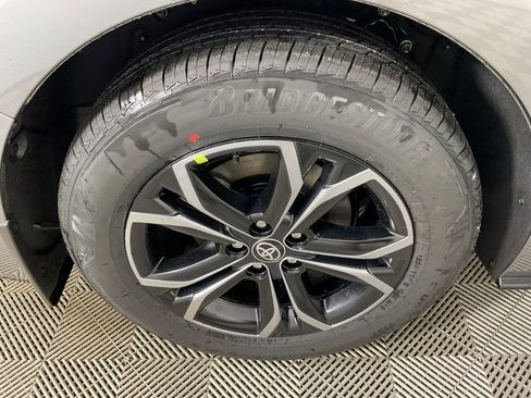 New 2026 Toyota Sienna Platinum image 9