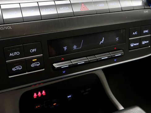 Certified 2025 Hyundai Kona SEL FWD image 30