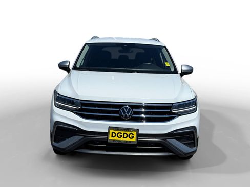 Used 2024 Volkswagen Tiguan SE AWD/4WD image 8