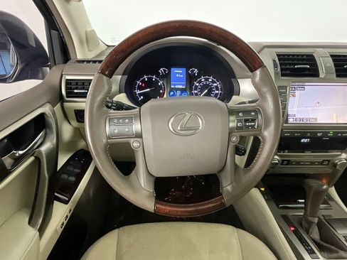 Used 2017 Lexus GX 460 Premium w/ Premium Package image 11