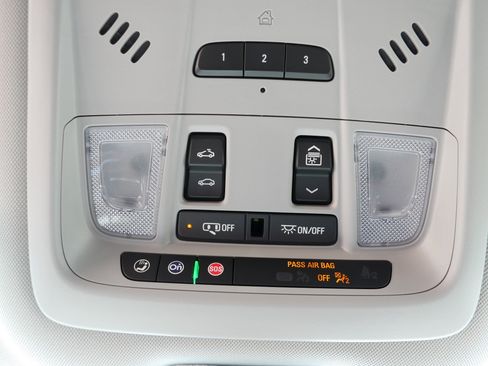 Used 2024 GMC Terrain SLT w/ Infotainment Package II image 33