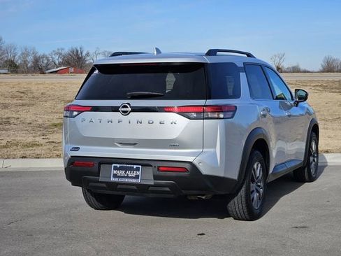 Used 2025 Nissan Pathfinder SV image 7