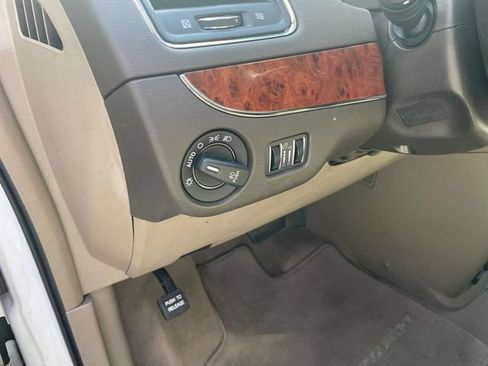 Used 2014 Chrysler Town & Country Touring FWD image 21
