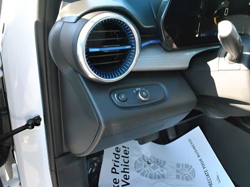 Used 2024 Chevrolet Trax LT w/ Driver Confidence Package FWD image 20