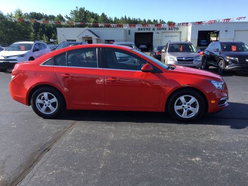 Used 2016 Chevrolet Cruze LT w/ Sun And Sound Package FWD image 2