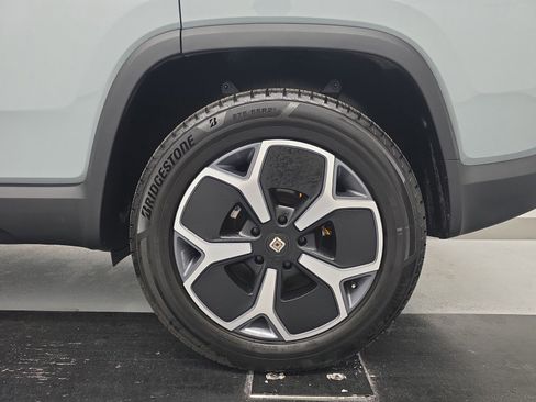 Used 2024 Rivian R1S Adventure AWD/4WD image 10