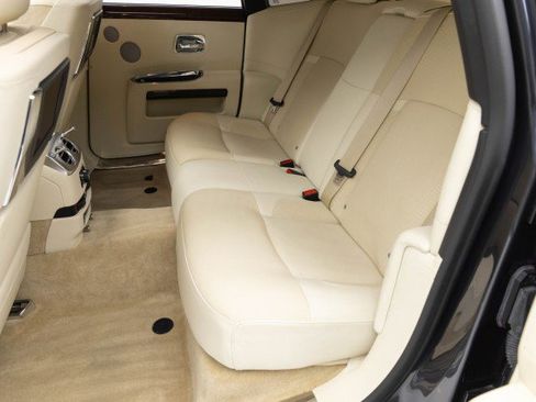 Used 2010 Rolls-Royce Ghost image 38