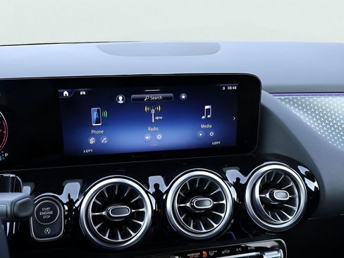 Certified 2025 Mercedes-Benz GLA 250 4MATIC image 23