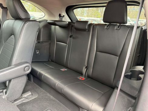 Used 2022 Toyota Highlander XLE AWD/4WD image 22