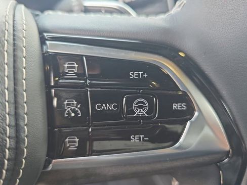 Used 2025 Jeep Grand Cherokee Overland w/ Adv Protech Group III image 17