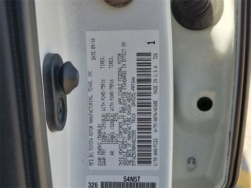 Used 2017 Toyota Tacoma TRD Sport image 30