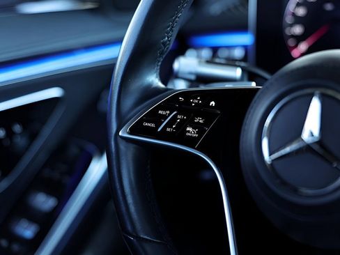 Used 2022 Mercedes-Benz S 500 4MATIC w/ AMG Line Package image 42