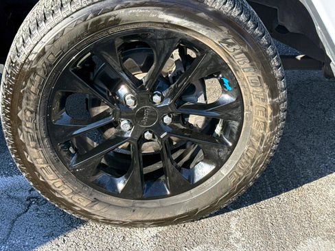 Used 2023 Jeep Wrangler Unlimited Sahara w/ Cold Weather Group image 5