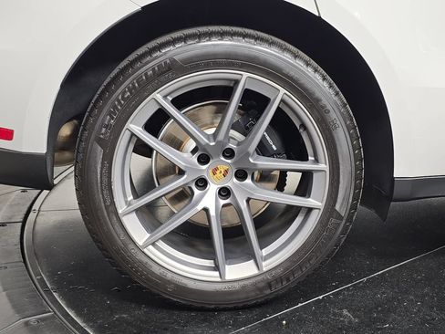 Certified 2026 Porsche Macan AWD/4WD image 29