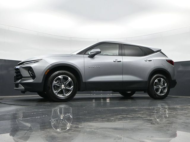 Used 2025 Chevrolet Blazer LT FWD image 43