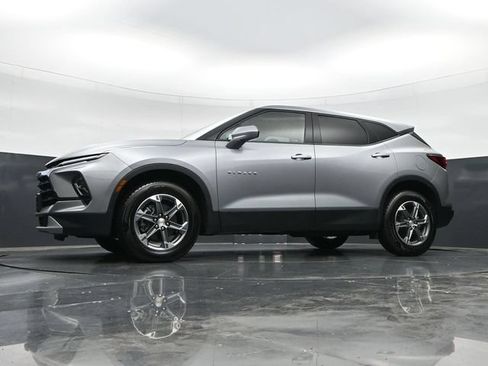 Used 2025 Chevrolet Blazer LT FWD image 43
