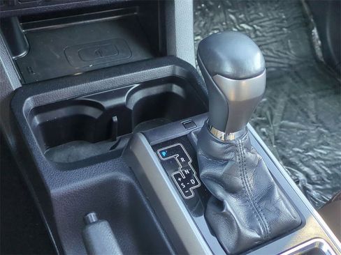 Used 2019 Toyota Tacoma Limited image 18