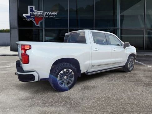 Used 2025 Chevrolet Silverado 1500 High Country w/ LPO, Dark Essentials Package image 3