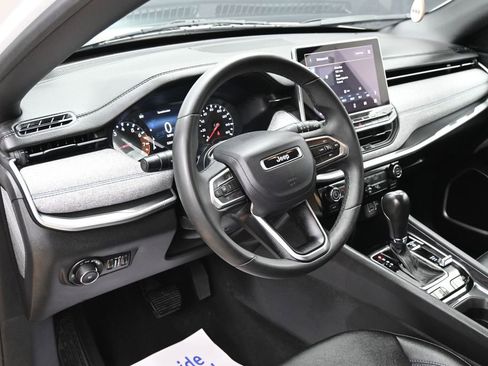 Used 2024 Jeep Compass Latitude AWD/4WD image 17