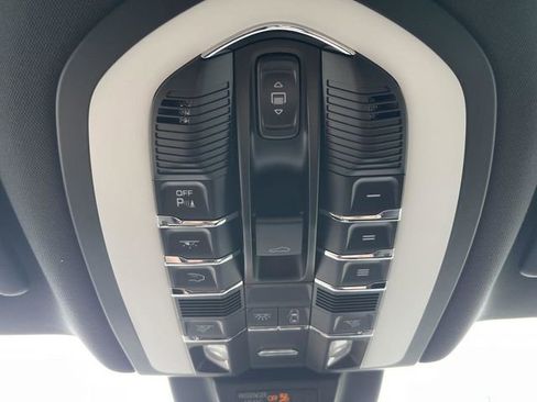 Used 2023 Porsche Macan Turbo AWD/4WD image 21