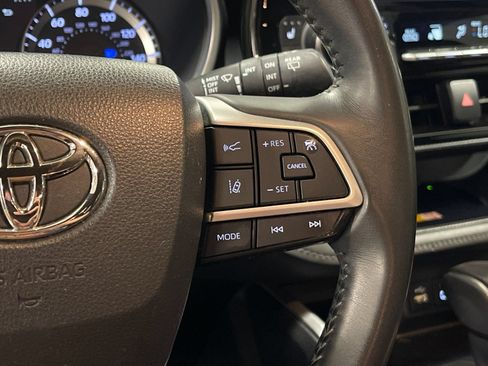 Used 2023 Toyota Highlander XSE FWD image 29