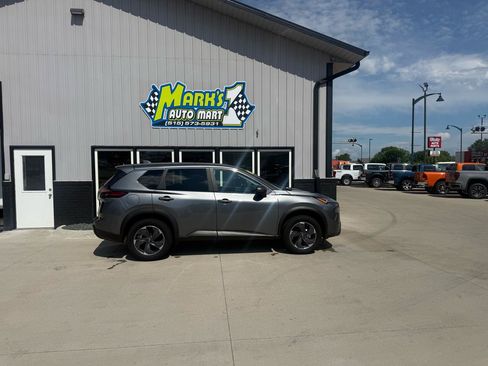Used 2025 Nissan Rogue SV FWD image 7