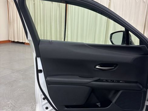Used 2022 Lexus UX 200 w/ Premium Package FWD image 17