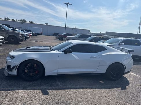 Used 2018 Chevrolet Camaro ZL1 RWD image 4