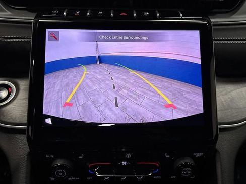 Used 2024 Jeep Grand Cherokee Limited w/ MOPAR Finishing Package image 11