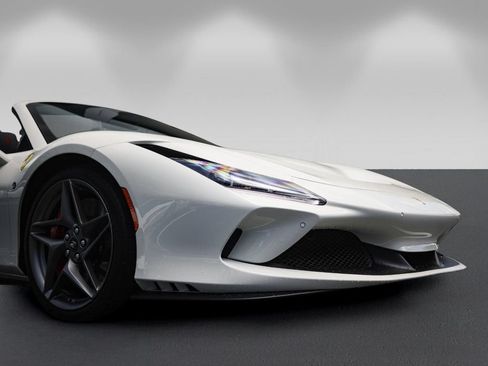 Used 2021 Ferrari F8 Tributo RWD image 11