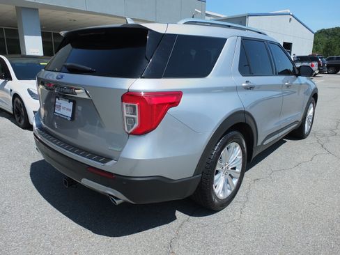 Used 2020 Ford Explorer Limited RWD image 3