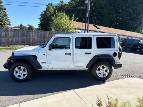 Used 2022 Jeep Wrangler Unlimited Sport w/ Sun And Sound Package AWD/4WD image 14