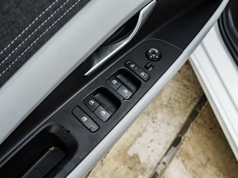 New 2026 Hyundai Elantra Limited FWD image 18