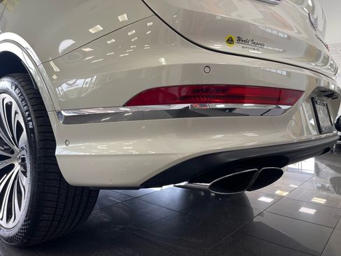 Used 2022 Bentley Bentayga AWD/4WD image 18