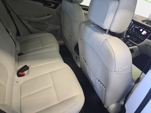 Used 2024 Porsche Macan Turbo AWD/4WD image 13